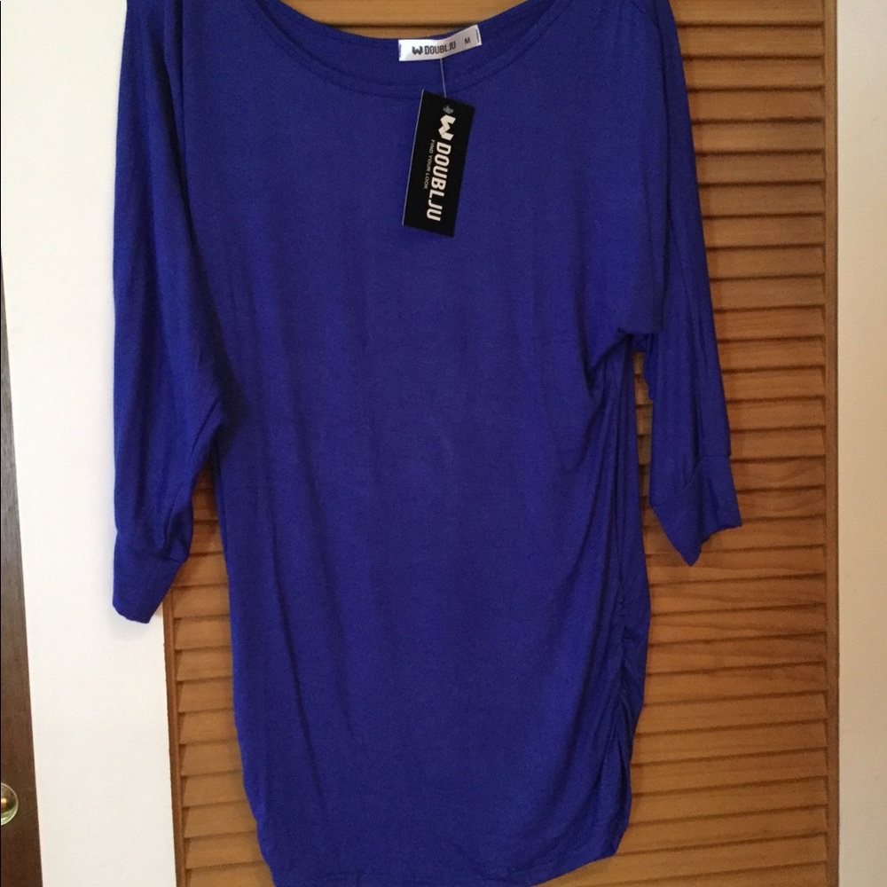 🩷 Colbolt blue long top with rushing on the …